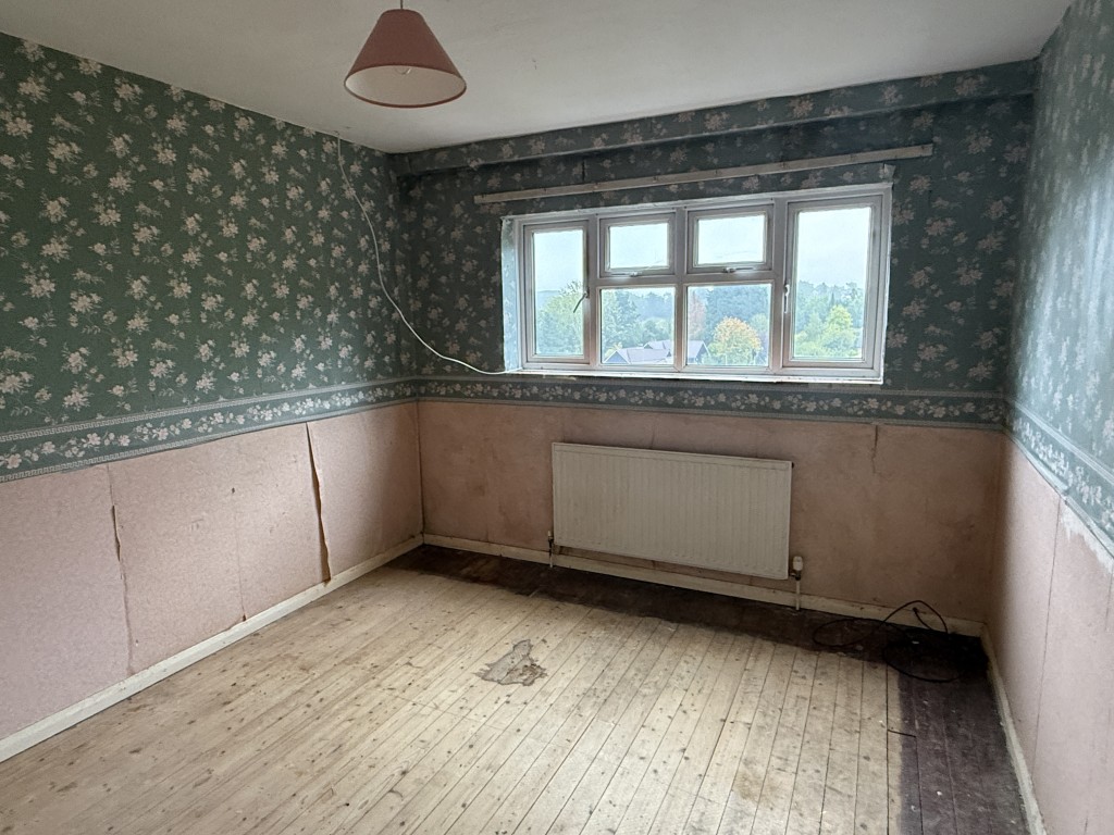 Lot: 161 - HOUSE IN NEED OF IMPROVEMENT - Bedroom 2 in House in Need of Modernisation
